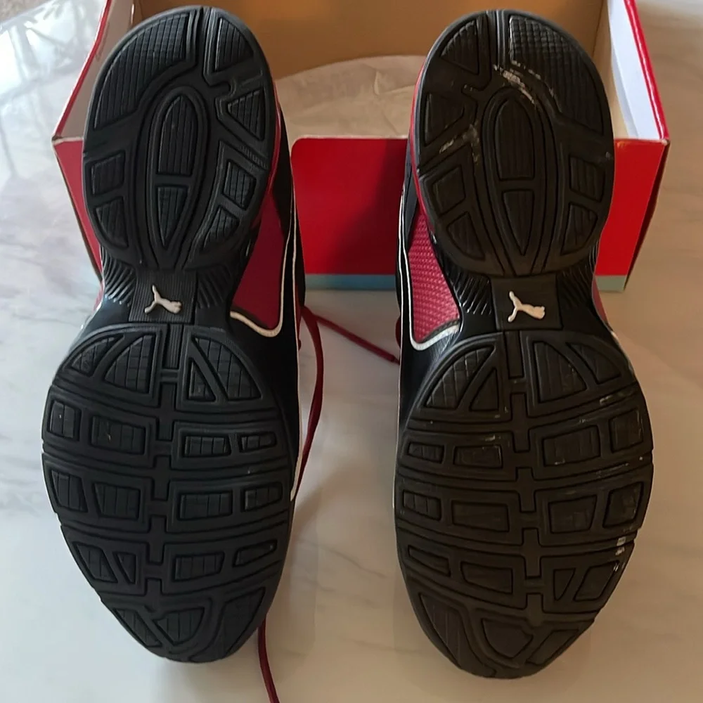 Men’s Puma’s Size 9 - Picture 2 of 3